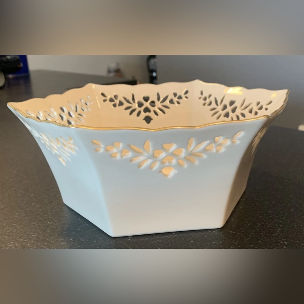 Lenox beautiful Porcelain Shelburne Hexagon Bowl w/24kt Gold Trim Made in USA